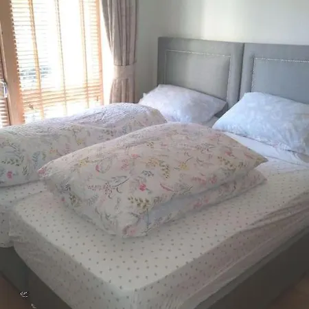 Apartment Lovely 2 Bedroom In Exclusive Development.